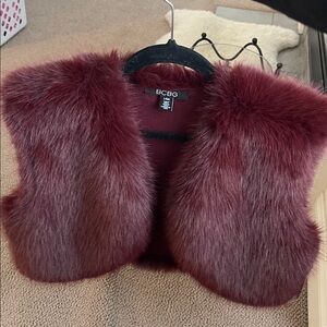 BCBG FAUX FUR BURGUNDY SHORT VEST